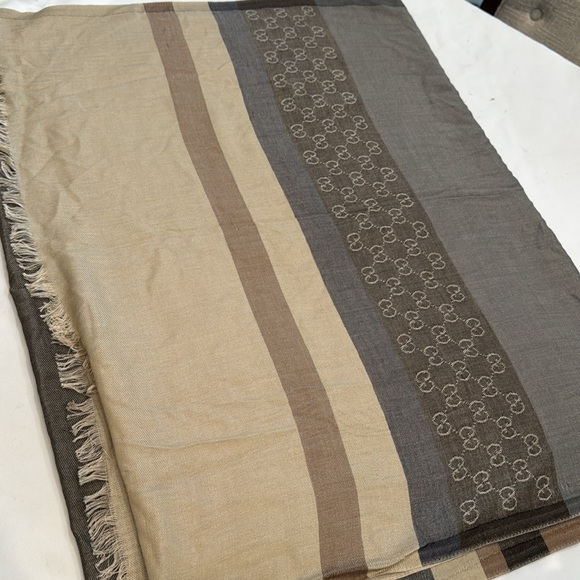 Authen Gucci oversized scarf - Picture 6 of 13